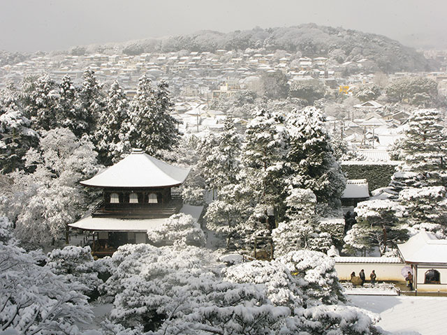 2026新年のご挨拶　大文字山から銀閣寺を見下ろす